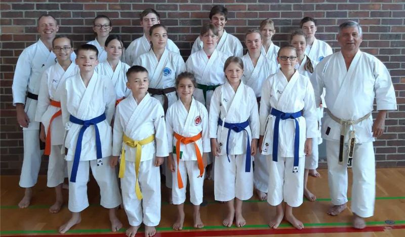 02_Gruppenbild 02_Gruppenbild